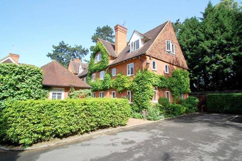 3 bedroom apartment for sale, Framewood Manor, Framewood Road, Stoke Poges, SL2