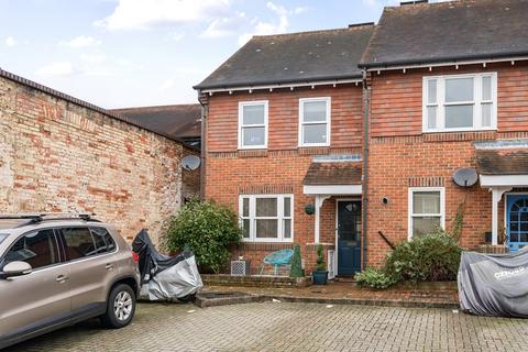 2 bedroom end of terrace house to rent, St. Georges Mews, Surrey GU9