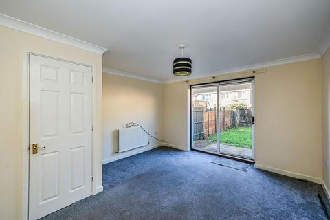 2 bedroom semi-detached house to rent, Merlin Close, Hampshire PO8