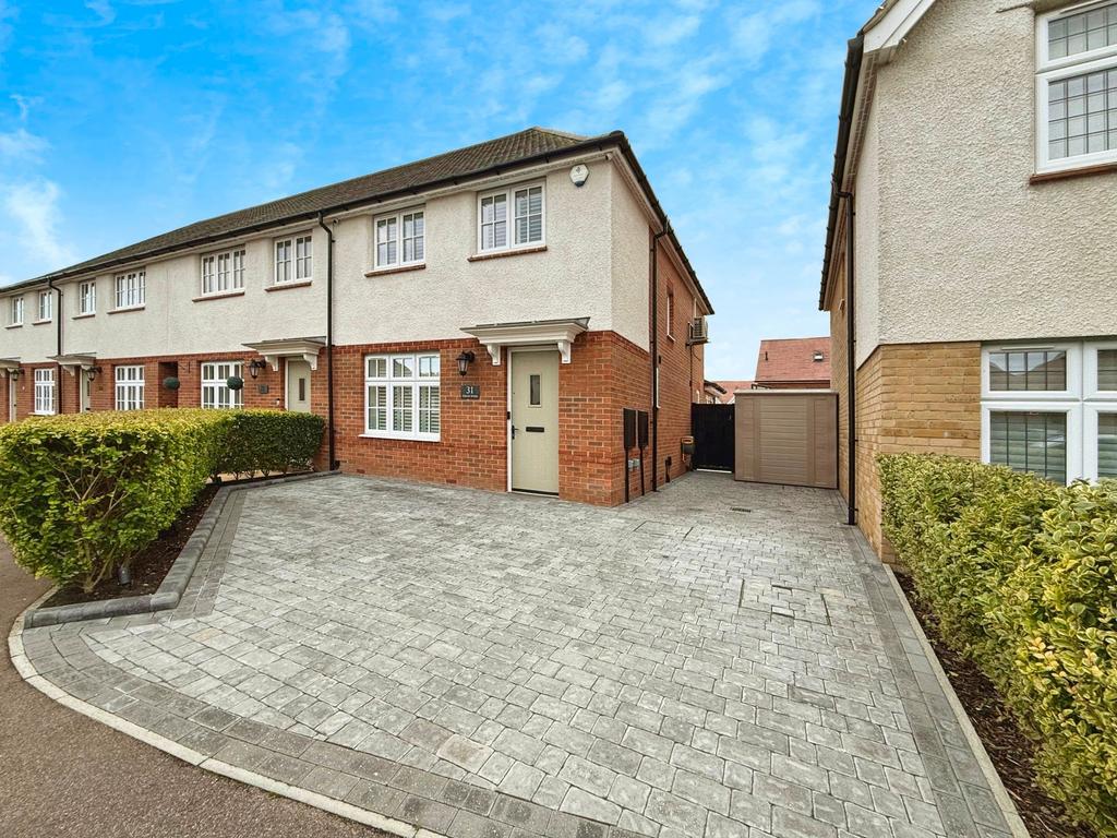 Dixon Road, Langdon Hills, SS16 4 bed end of terrace house for sale £