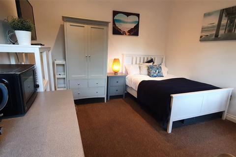 6 bedroom terraced house for sale