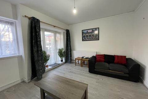 2 bedroom apartment for sale, Elsinore House, Denmark Road, Camberwell, London, SE5