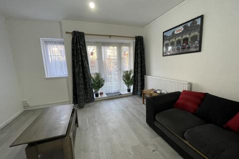 2 bedroom apartment for sale, Elsinore House, Denmark Road, Camberwell, London, SE5