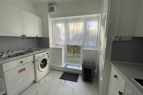 2 bedroom apartment for sale, Elsinore House, Denmark Road, Camberwell, London, SE5