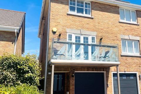 3 bedroom townhouse to rent, Whitehead Drive, Wyke Regis