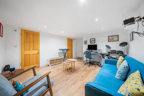 2 bedroom flat for sale, Archway Road, Highgate