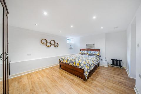 2 bedroom flat for sale, Archway Road, Highgate