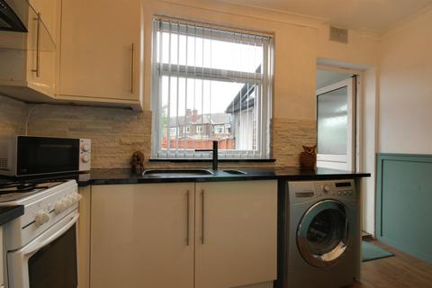 2 bedroom house to rent, Huntley Drive, Hull