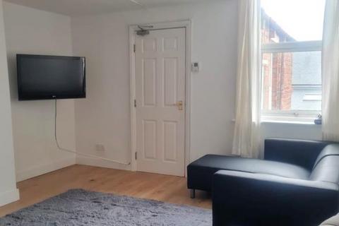 6 bedroom maisonette to rent, Greystoke Avenue, Newcastle Upon Tyne