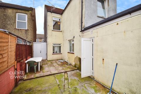 3 bedroom terraced house to rent, Meyrick Road Portsmouth PO2