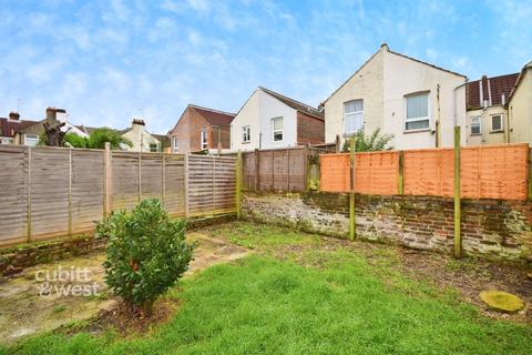 3 bedroom terraced house to rent, Meyrick Road Portsmouth PO2