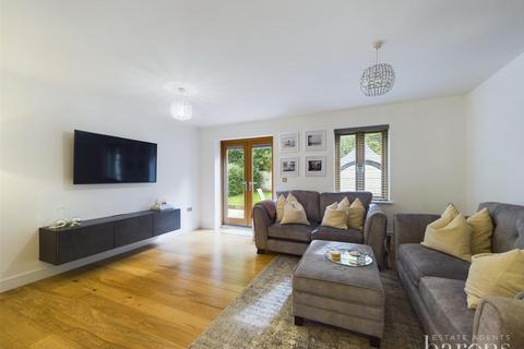 2 bedroom semi-detached house for sale, Leamington Court, Basingstoke RG23