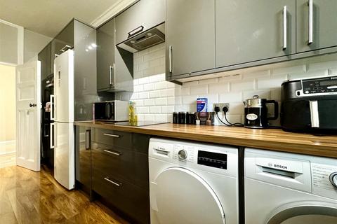 2 bedroom flat to rent, Bolebrooke Road, Bexhill-On-Sea TN40