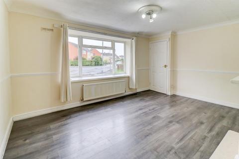 2 bedroom semi-detached house to rent, Bourton Drive, Leamington Spa