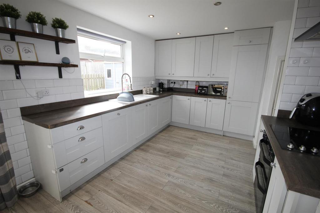 Thames Drive, Cheadle 3 bed semidetached house for sale £199,950