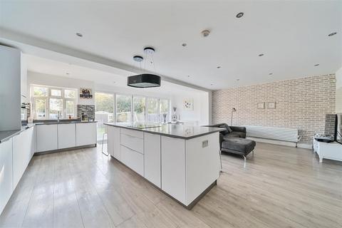 5 bedroom semi-detached house for sale, Edgwarebury Lane, Edgware