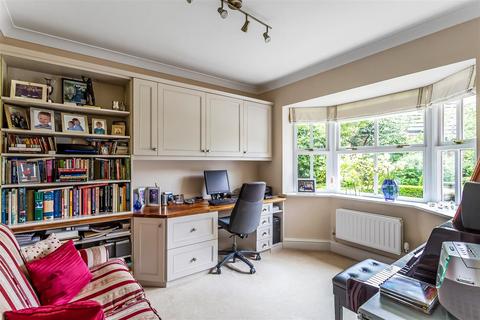 6 Chestnut Place, Ashtead, KT21 2DY