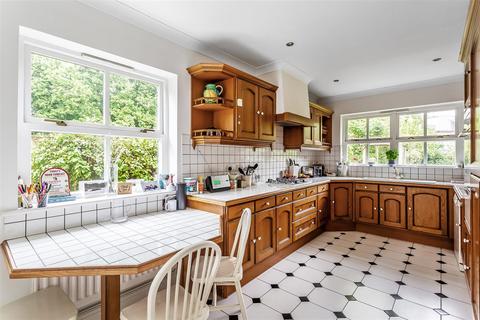 6 Chestnut Place, Ashtead, KT21 2DY