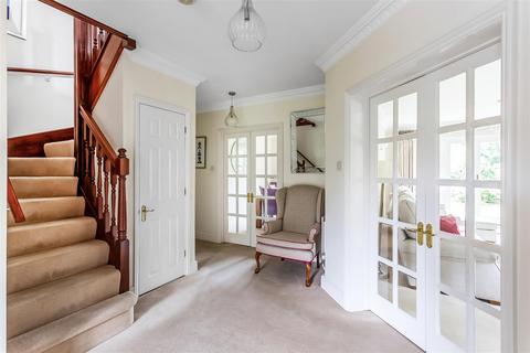 6 Chestnut Place, Ashtead, KT21 2DY