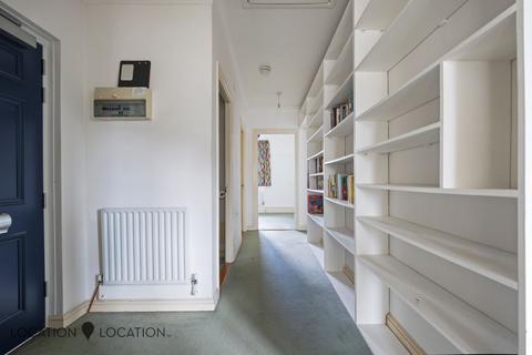51 Celandine Drive, London, E8 3XE