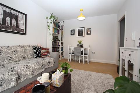 9, Amorella Glanfa Dafydd, Barry, CF63 4BG