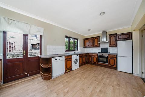 3 bedroom terraced house for sale, Cherrydown Avenue, London E4