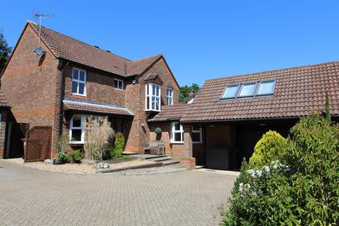 5 bedroom detached house to rent, Banstead