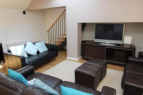 5 bedroom detached house to rent, Banstead