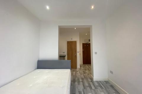 undefined, Private Garden/All Bills Included/Aldborough Road South, Ilford IG3