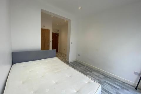 undefined, Private Garden/All Bills Included/Aldborough Road South, Ilford IG3