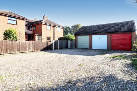 2 bedroom terraced house for sale, North Road, Hemsby