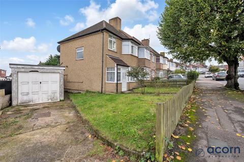 3 bedroom end of terrace house for sale, Wakemans Hill Avenue, London NW9