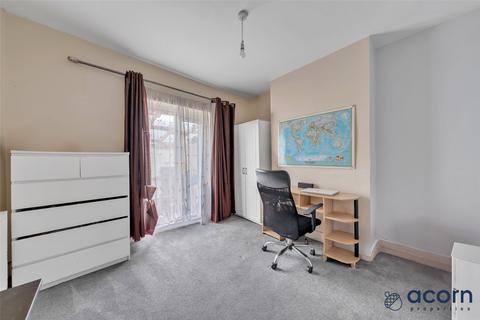 3 bedroom end of terrace house for sale, Wakemans Hill Avenue, London NW9