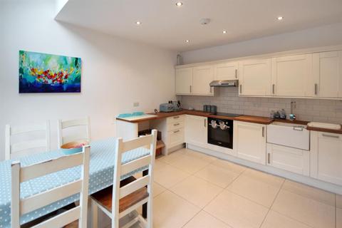 2 bedroom end of terrace house to rent, Middle Road, Preston Village, Brighton