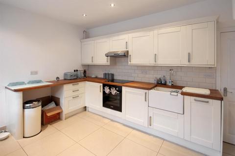 2 bedroom end of terrace house to rent, Middle Road, Preston Village, Brighton