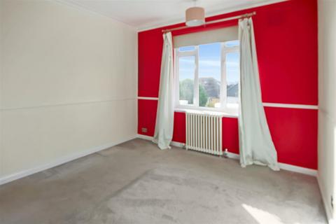 2 bedroom ground floor flat to rent, Chichester Close, Saltdean, Brighton