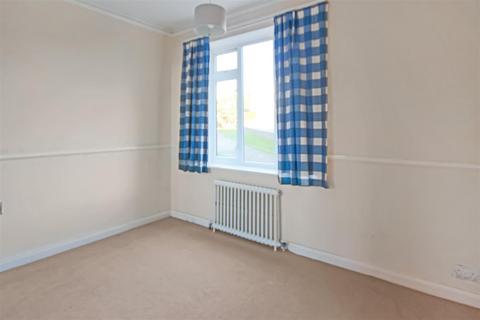 2 bedroom ground floor flat to rent, Chichester Close, Saltdean, Brighton