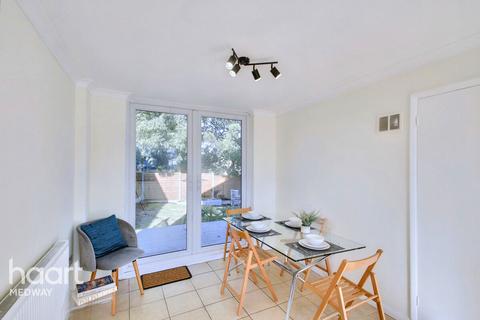 20 Hillcrest Drive, Cuxton, Rochester, ME2 1AA