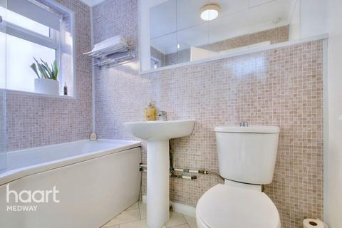 20 Hillcrest Drive, Cuxton, Rochester, ME2 1AA