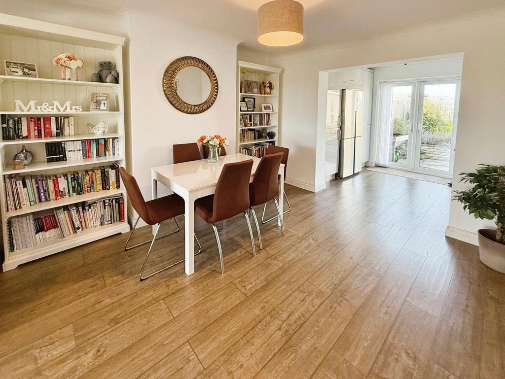 Living Room/ Dining Area