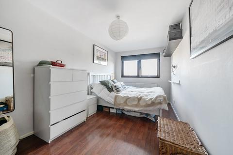 1 bedroom apartment for sale, Pear Tree Court, Churchfields, South Woodford,E18