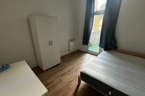 2 bedroom flat to rent, Priory Park Road, Kilburn