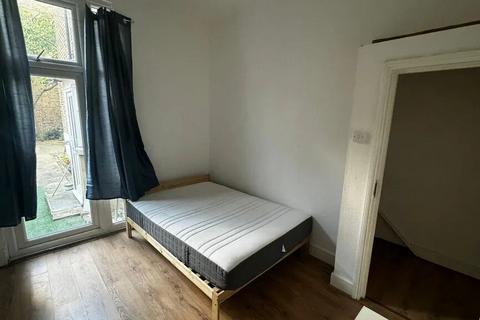 2 bedroom flat to rent, Priory Park Road, Kilburn