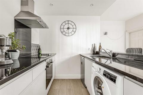 Studio for sale, Holland Park Avenue, London W11