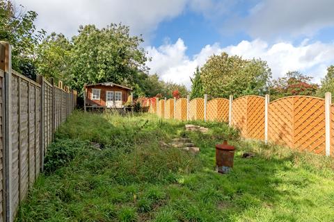 3 bedroom semi-detached house for sale, Earlsbrook Road, Surrey RH1