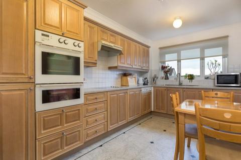 17 Canberra Court Braidpark Drive, Giffnock, Glasgow, G46 6NS
