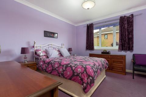 17 Canberra Court Braidpark Drive, Giffnock, Glasgow, G46 6NS