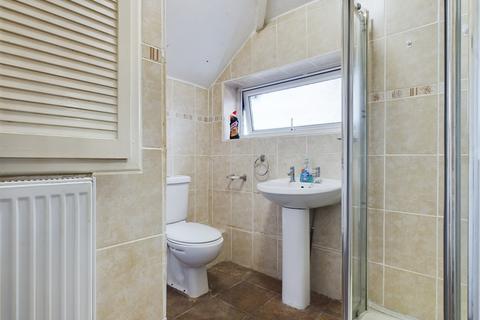 3 bedroom end of terrace house for sale, The Grove, East Dene