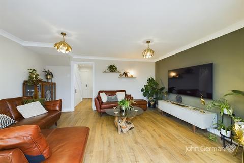 25 Arden Road, Barton Under Needwood, Burton-on-trent, DE13 8LE