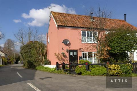 2 bedroom semi-detached house for sale, The Street, Haddiscoe